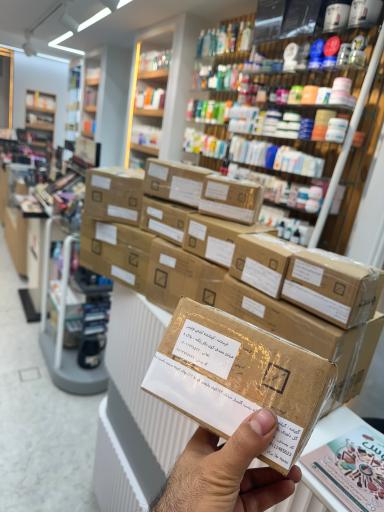 عکس فروشگاه لوازم آرایشی و بهداشتی لوتوس