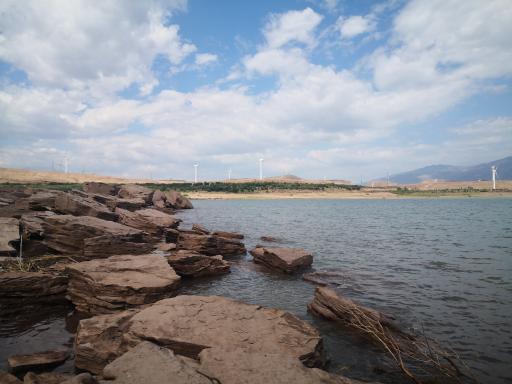 عکس جزیره دریاچه سد منجیل