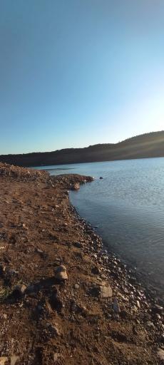 عکس جزیره دریاچه سد منجیل