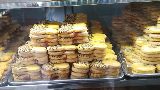 عکس قنادی بلوط 