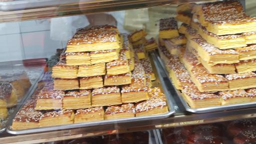 عکس قنادی بلوط 