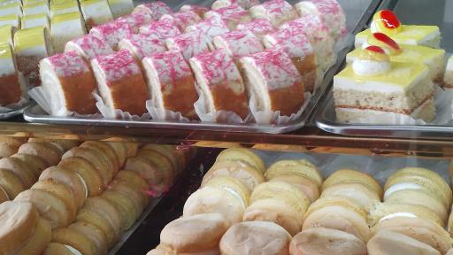 عکس قنادی بلوط 