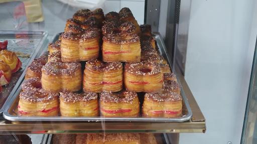 عکس قنادی بلوط 