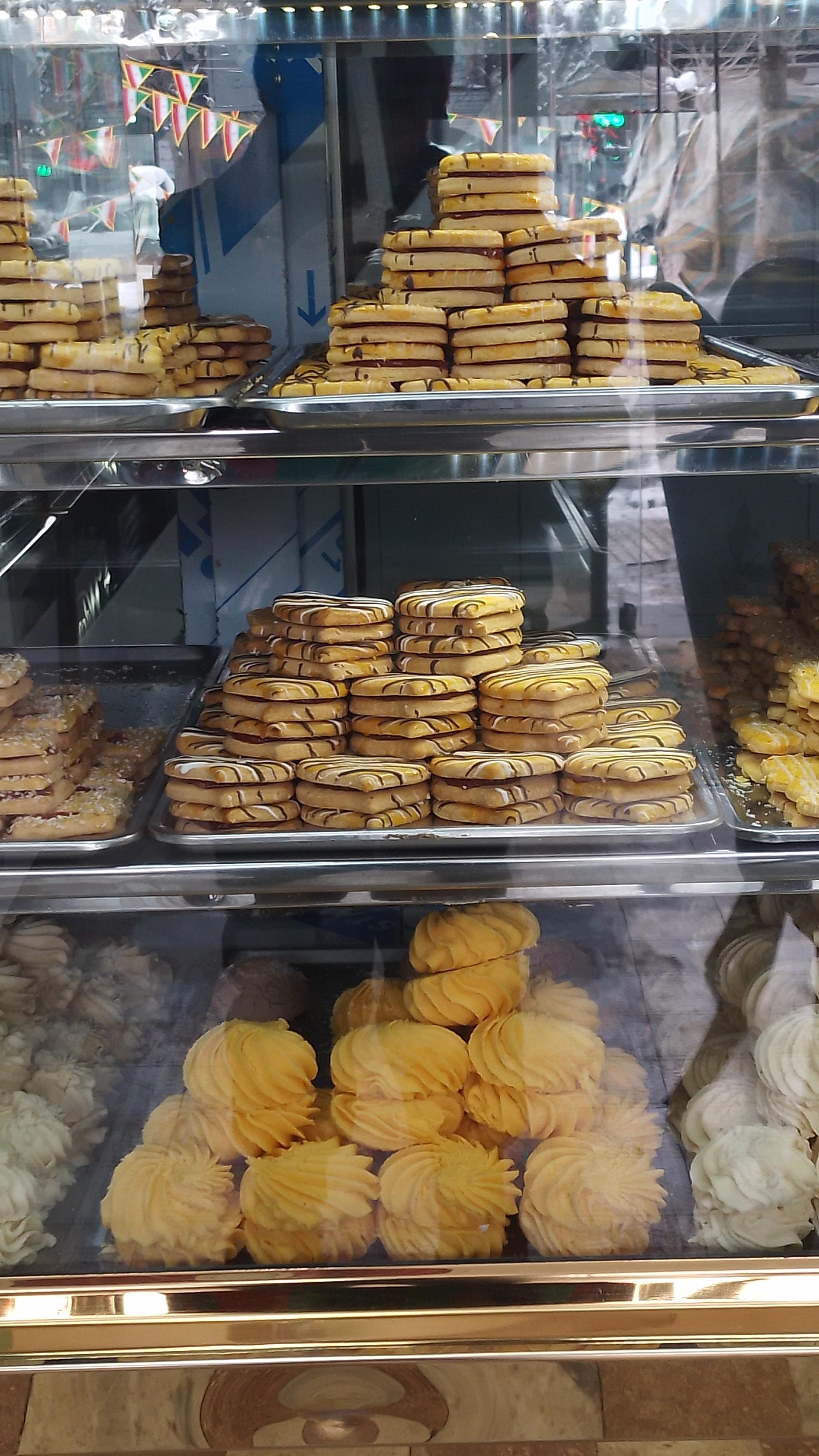 عکس قنادی بلوط 