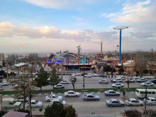 عکس شهربازی رنگین کمان همدان