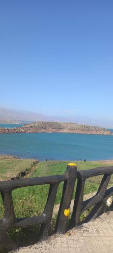 عکس جزیره دریاچه سد منجیل