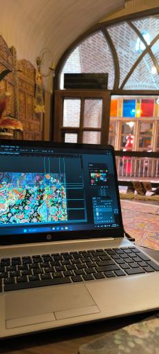 عکس دفتر موسسه ی هنری طراحی قالی  نون ِ‌عِیْن