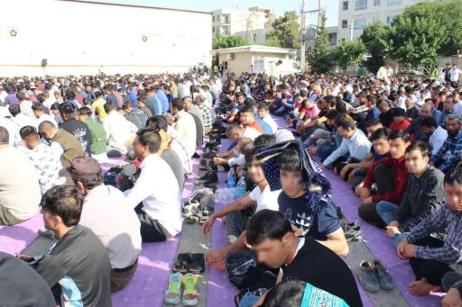 عکس مصلی نماز عید اهل سنت عیدگاه