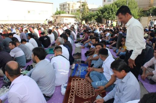 عکس مصلی نماز عید اهل سنت عیدگاه