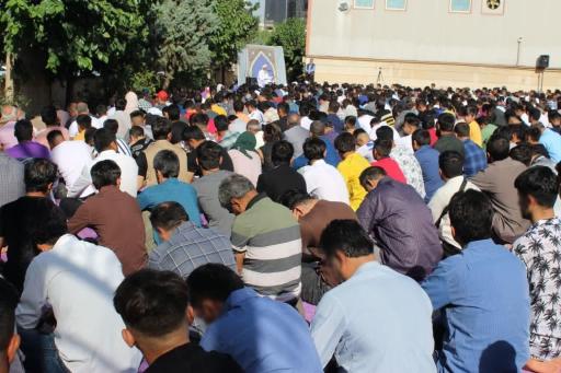 عکس مصلی نماز عید اهل سنت عیدگاه