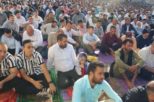 عکس مصلی نماز عید اهل سنت عیدگاه