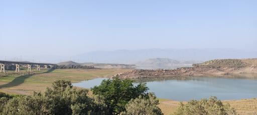 عکس جزیره دریاچه سد منجیل