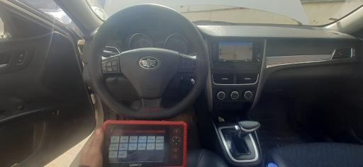 عکس تعمیرگاه آقای چین