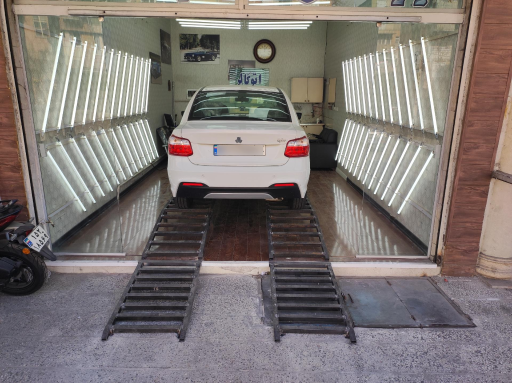 عکس تشخیص رنگ خودرو