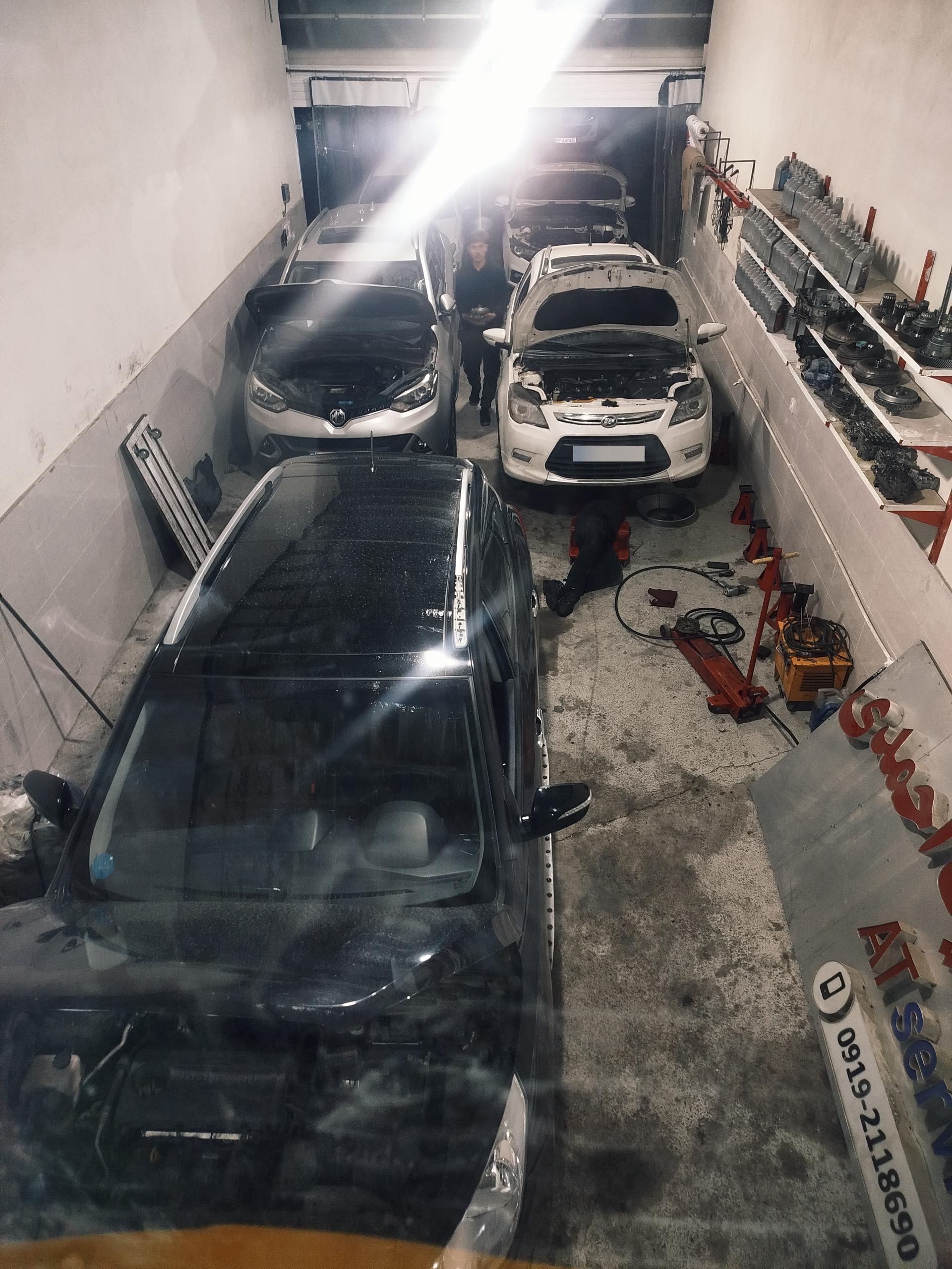 عکس تعمیرگاه گیربکس اتوماتیک احمدی