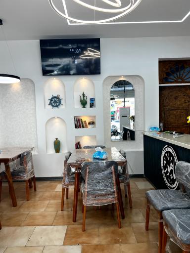 عکس رستوران و بیرون بر ماهور