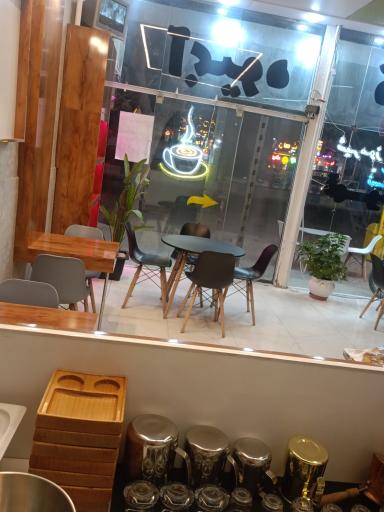 عکس کافه تارُخ