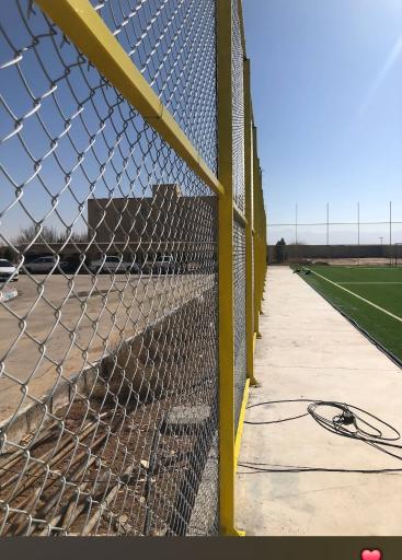 عکس زمین چمن مصنوعی خوابگاه برادران دانشگاه میبد