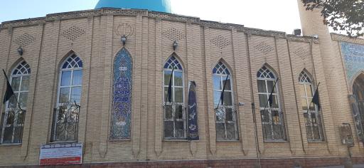 عکس مسجد شهید مدنی (شکلی)