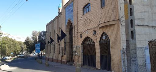 عکس مسجد شهید مدنی (شکلی)