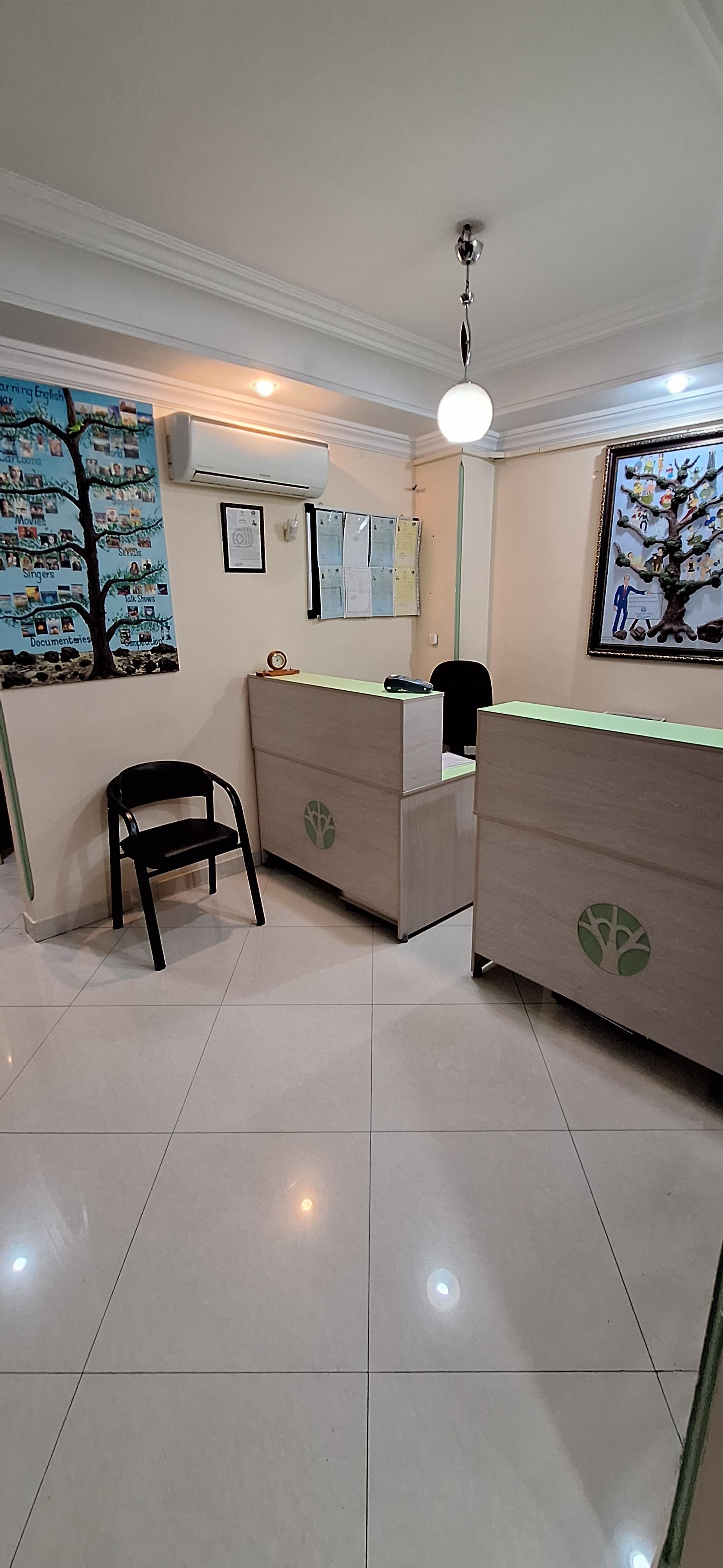 عکس آموزشگاه زبان درخت جاویدان