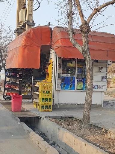 دکه روزنامه فروشی و تنقلات 