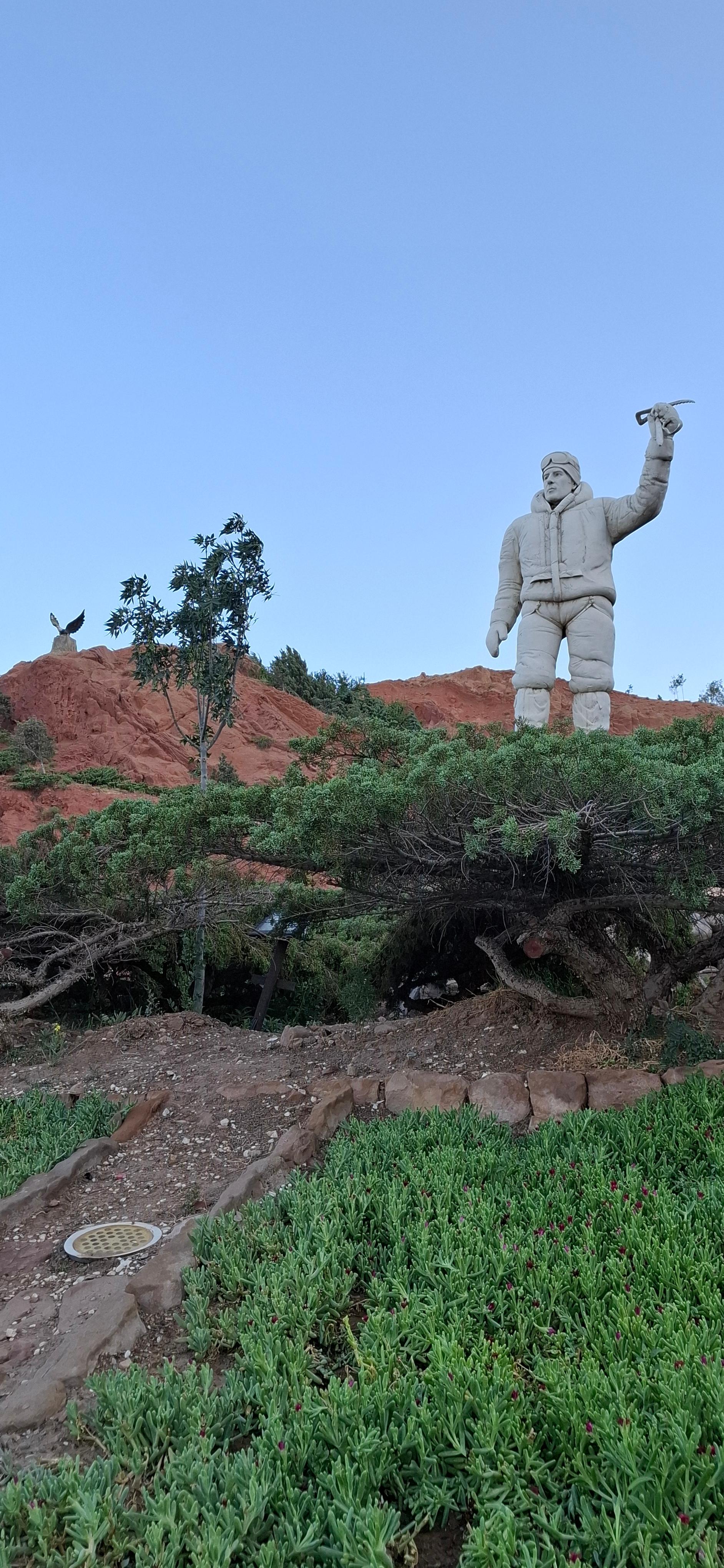 عکس مجسمه عظیم قیچی ساز