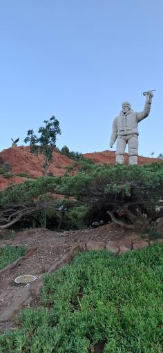 عکس مجسمه عظیم قیچی ساز