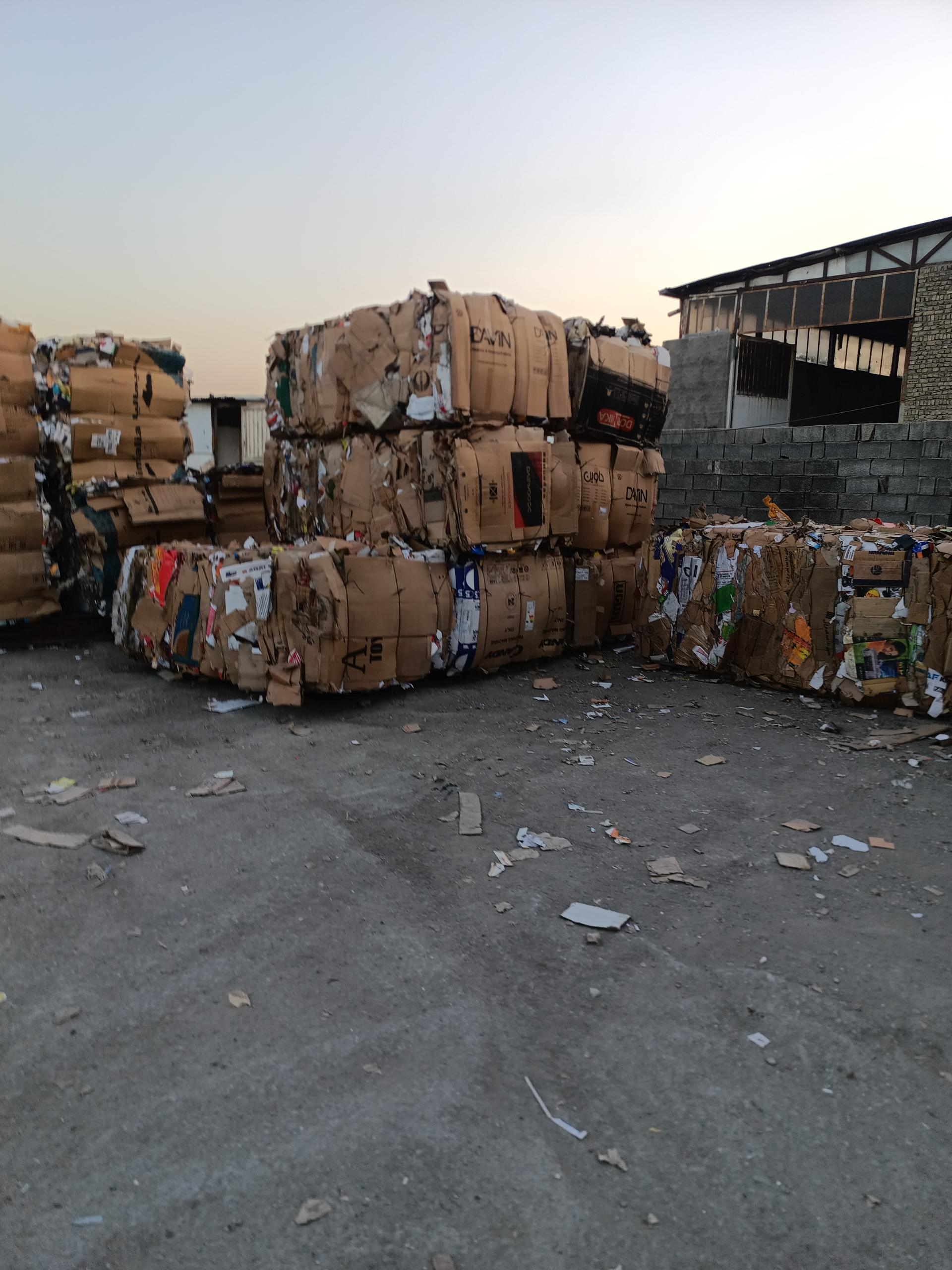 عکس انبار ضایعات پرس کارتن