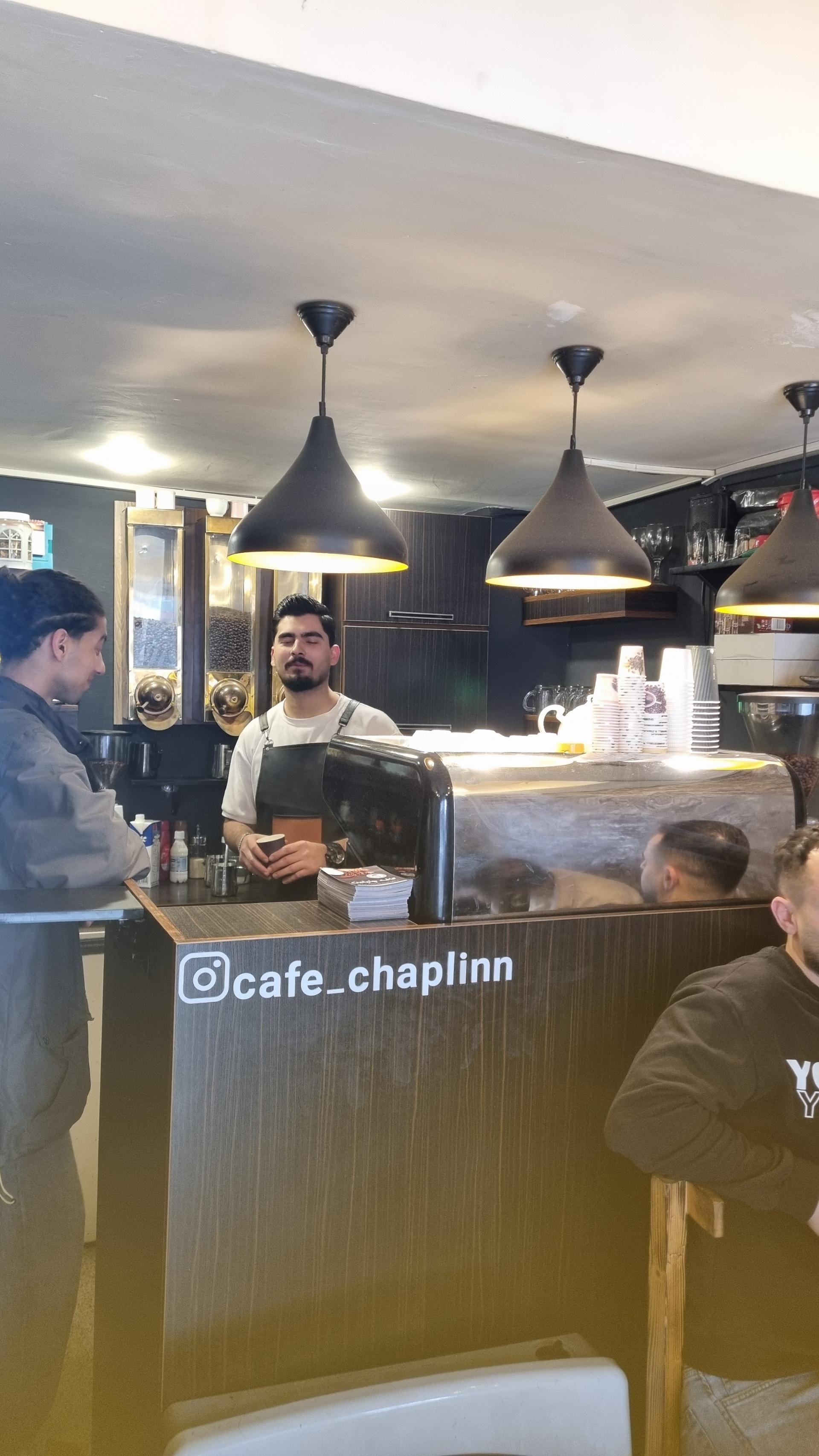 عکس کافه چاپلین