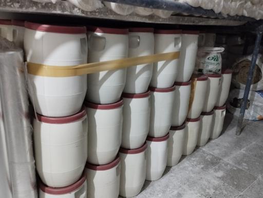 دنیای چسب اقبالی