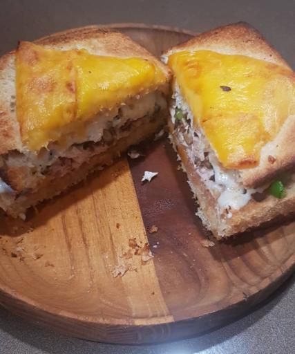 عکس پیتزا و فست فود جناب خان 