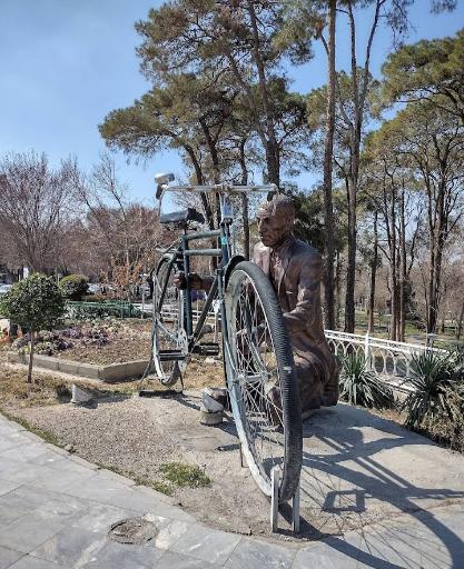 عکس مجسمه چرخ روزگار