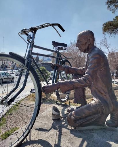 عکس مجسمه چرخ روزگار