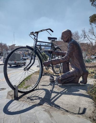 عکس مجسمه چرخ روزگار