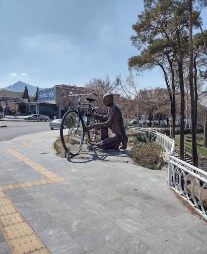 عکس مجسمه چرخ روزگار