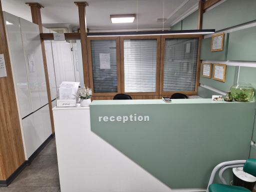 عکس آزمایشگاه کاج