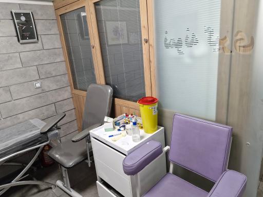 عکس آزمایشگاه کاج