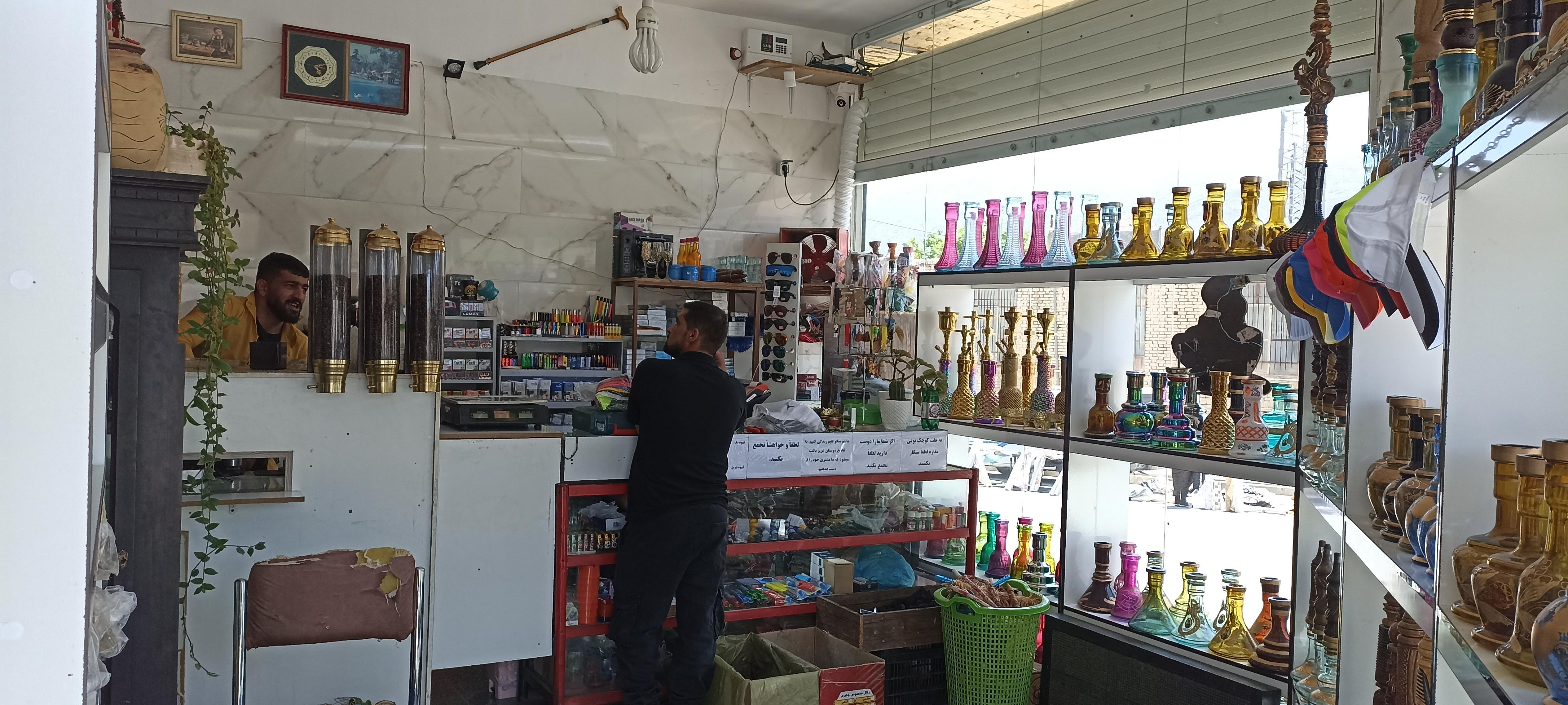 عکس قهوه و دخانیات ناصرصادقی