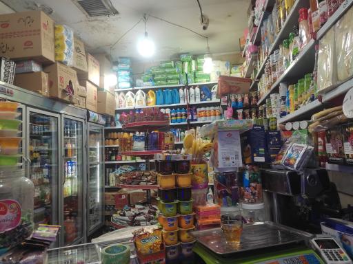عکس سوپر مارکت جوان