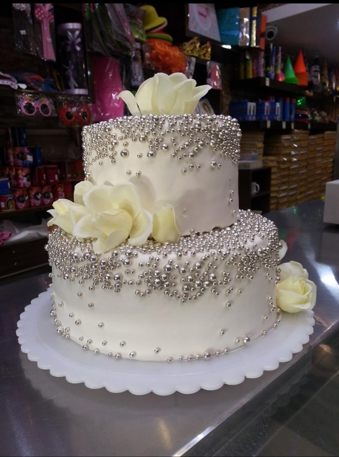 عکس شیرینی سرای بلوط