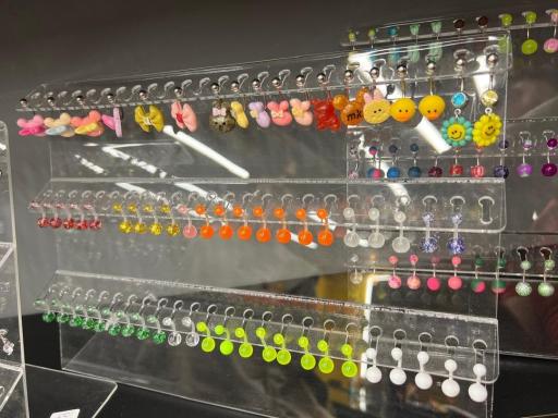 عکس فروشگاه پیرسینگ امیقا