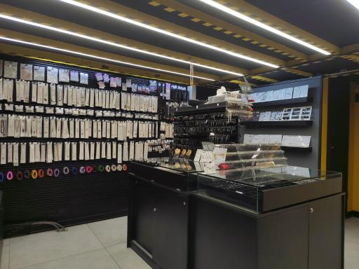 عکس فروشگاه پیرسینگ امیقا