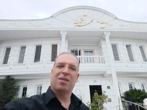 عکس ساختمان سالمندان مهر آیین