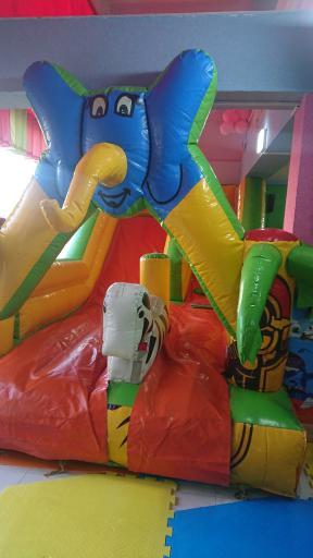 عکس خانه بازی کودک باران