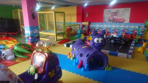 عکس خانه بازی کودک باران