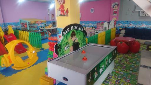 عکس خانه بازی کودک باران