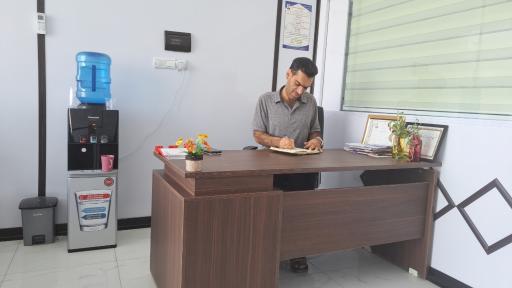 عکس مشاورین املاک متین