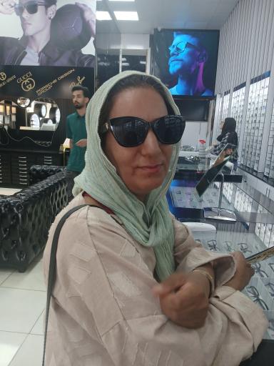 عینک سیاه سفید 