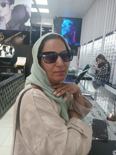 عینک سیاه سفید 